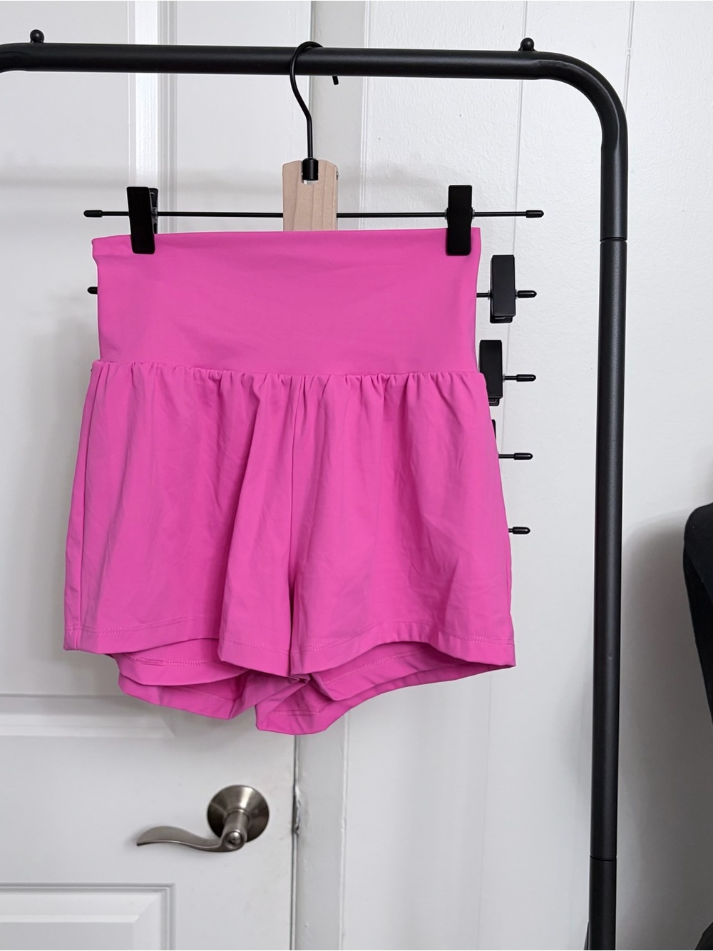 NWOT SoftlyZero™ Airy 2-in-1 InstantCool Yoga Shorts with pockets